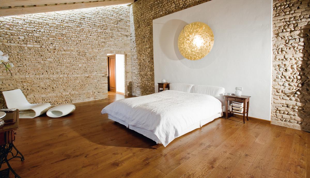 Parquet Millennium & Nuovo Millennium, Rovere Europeo Nodoso piallato a mano tarlato morciato verniciato